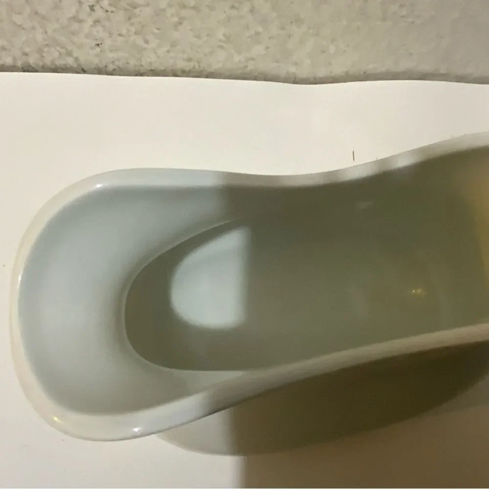Target home collection white Porcelain White Gravy Boat 8 X 3.5 X 4” P10